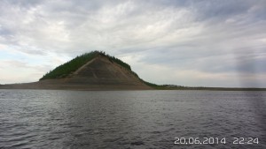 Гора Утюг. Булунский улус с. Тюмяти. 20.06.2014 год, работа Аммосова Михаила ученика 6 класса.jpg